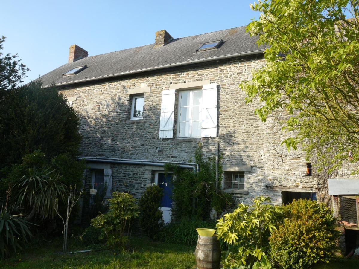 Bed and Breakfast Les Miquelots Pont-d'Ouilly Экстерьер фото