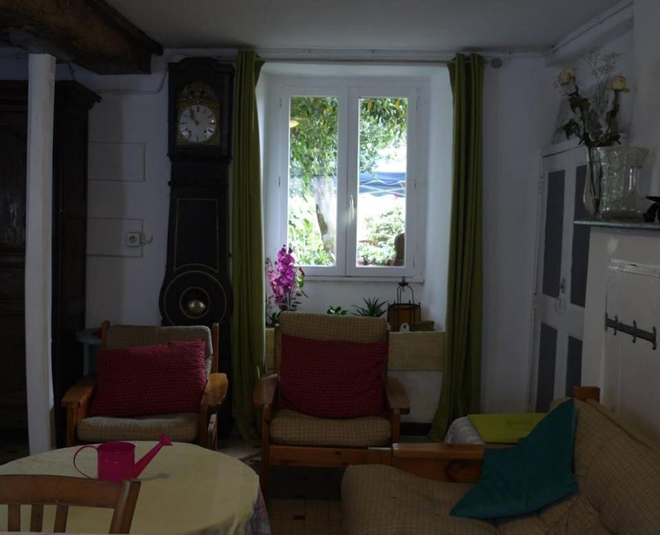 Bed and Breakfast Les Miquelots Pont-d'Ouilly Экстерьер фото