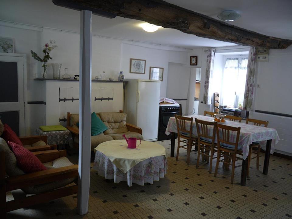 Bed and Breakfast Les Miquelots Pont-d'Ouilly Экстерьер фото